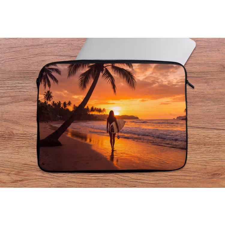Vrouw - Surfplank - Strand - Zonsondergang - Oranje laptophoes neopreen klein -tafel