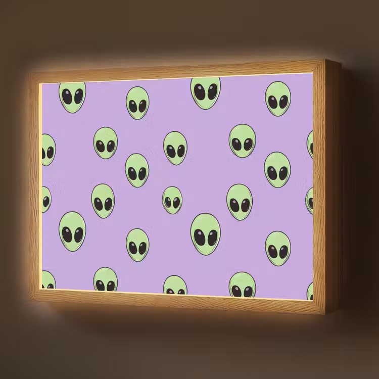 Alien - Retro - Lila Light Box met batterij (Wandlamp) middel 907 -z3d_website