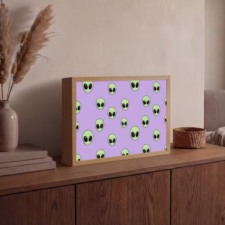 Alien - Retro - Lila Light Box met batterij (Wandlamp) middel 907 -sfeer2