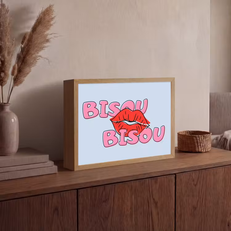 Bisou - Blauw - Roze - Lippen Light Box met batterij (Wandlamp) middel -sfeer2
