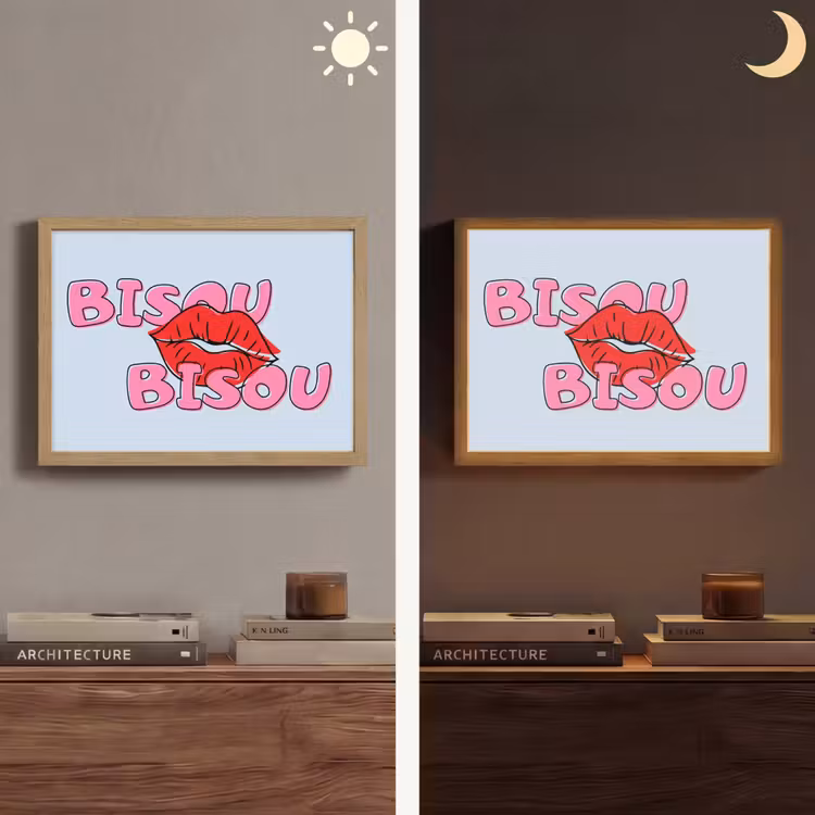 Bisou - Blauw - Roze - Lippen Light Box met batterij (Wandlamp) middel -sfeer3