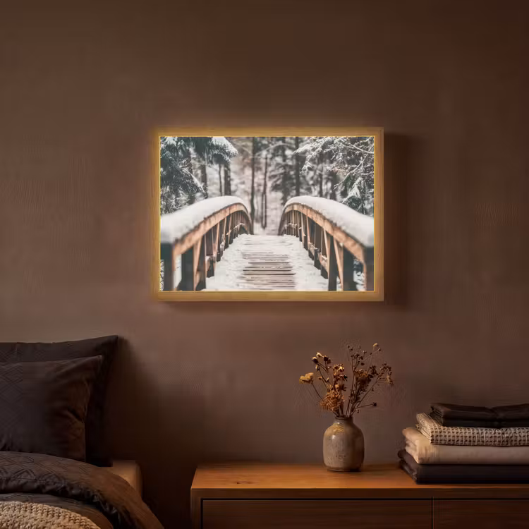 Brug - Winterlandschap - Bos - Natuur - Sneeuw Light Box met batterij (Wandlamp) middel -sfeer4