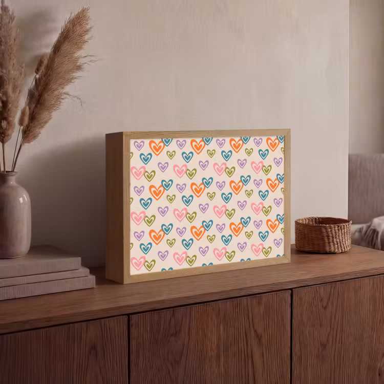 Kleurrijk - Hartjes - Patroon - Beige Light Box met batterij (Wandlamp) middel 907 -sfeer2