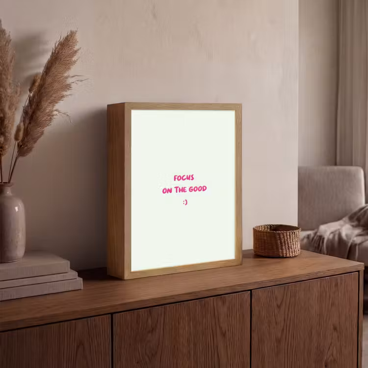 Focus - Beige - Roze - Smiley Light Box met batterij (Wandlamp) middel -sfeer2