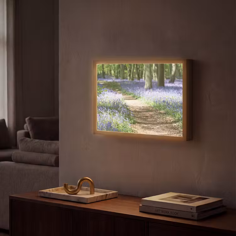 Bos - Pad - Bloemen - Paars - Groen - Natuur Light Box met batterij (Wandlamp) middel -sfeer1