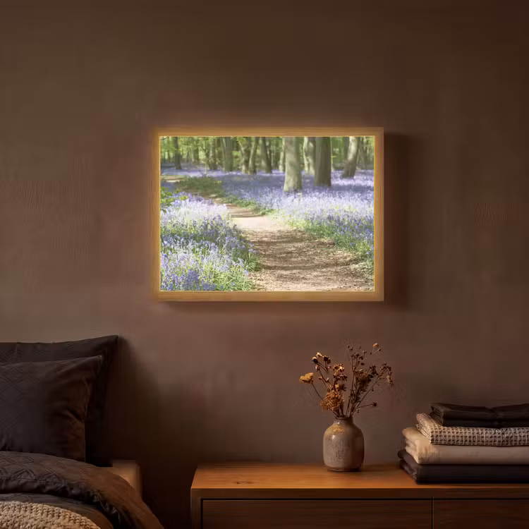 Bos - Pad - Bloemen - Paars - Groen - Natuur Light Box met batterij (Wandlamp) middel -sfeer4