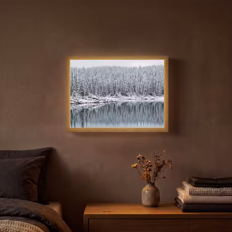 Bos - Reflectie - Meer - Winter - Serene Light Box met batterij (Wandlamp) middel -sfeer4