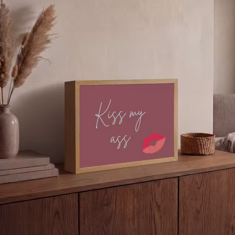 Kiss my ass - Lip - Bordeaux Light Box met batterij (Wandlamp) middel -sfeer2