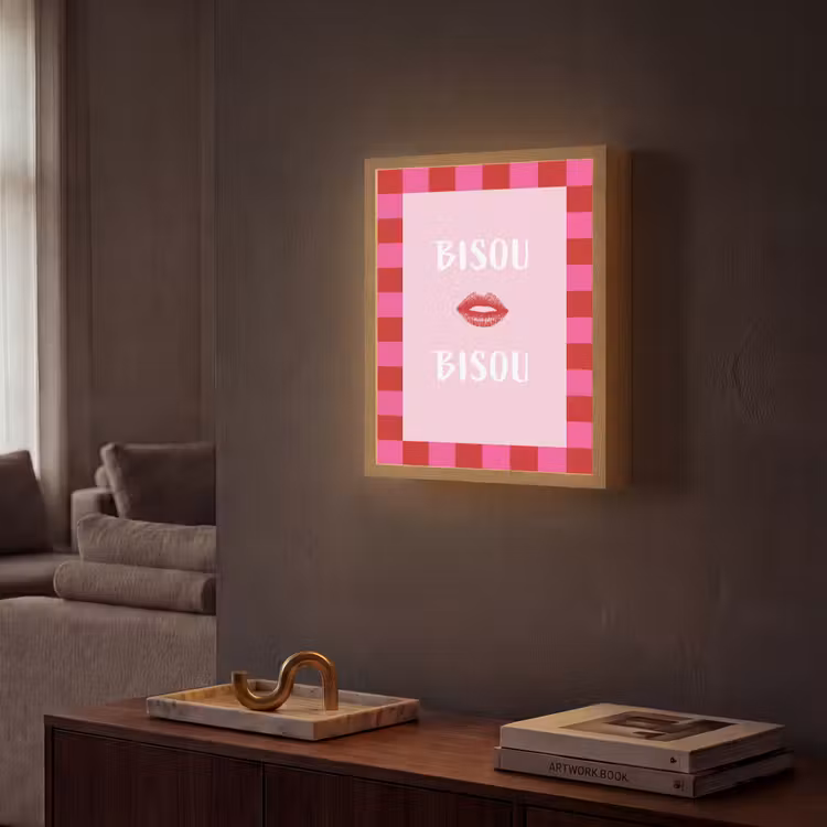 Kiss - Roze - Frans - Valentijn Light Box met batterij (Wandlamp) middel -sfeer1