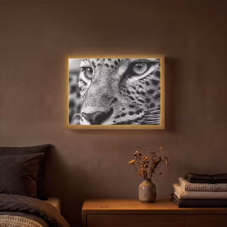 Luipaard - Zwart - Wit - Oog Light Box met batterij (Wandlamp) middel -sfeer4