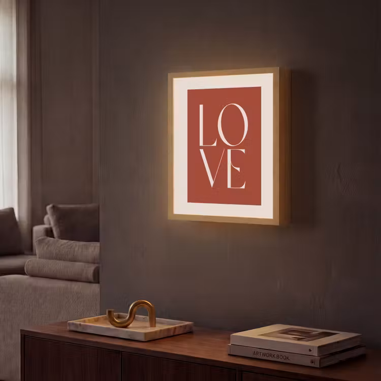 Love - Rood - Minimalistisch Light Box met batterij (Wandlamp) middel -sfeer1