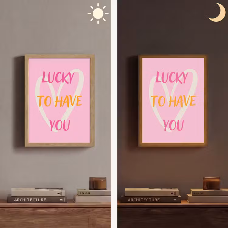 Lucky - Love - Valentijn - Roze Light Box met batterij (Wandlamp) middel -sfeer3