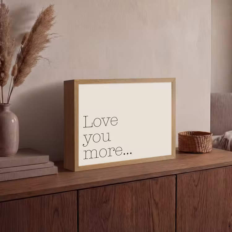 Minimalistisch - Love - Beige Light Box met batterij (Wandlamp) middel -sfeer2