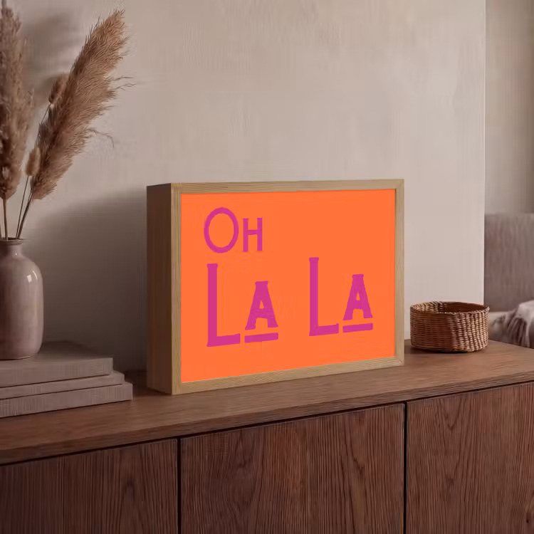 Oh la la - Oranje - Roze - Scheeflettertype Light Box met batterij (Wandlamp) middel -sfeer2