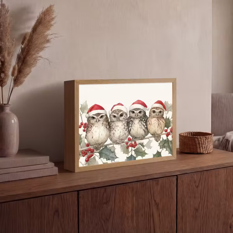 Uilen - Tak - Hulstblaadjes - Kerstmuts Light Box met batterij (Wandlamp) middel -sfeer2