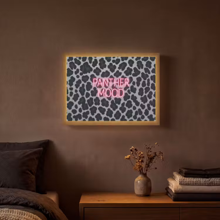 Panterprint - Zwart - Neonletters - Roze Light Box met batterij (Wandlamp) middel -sfeer4