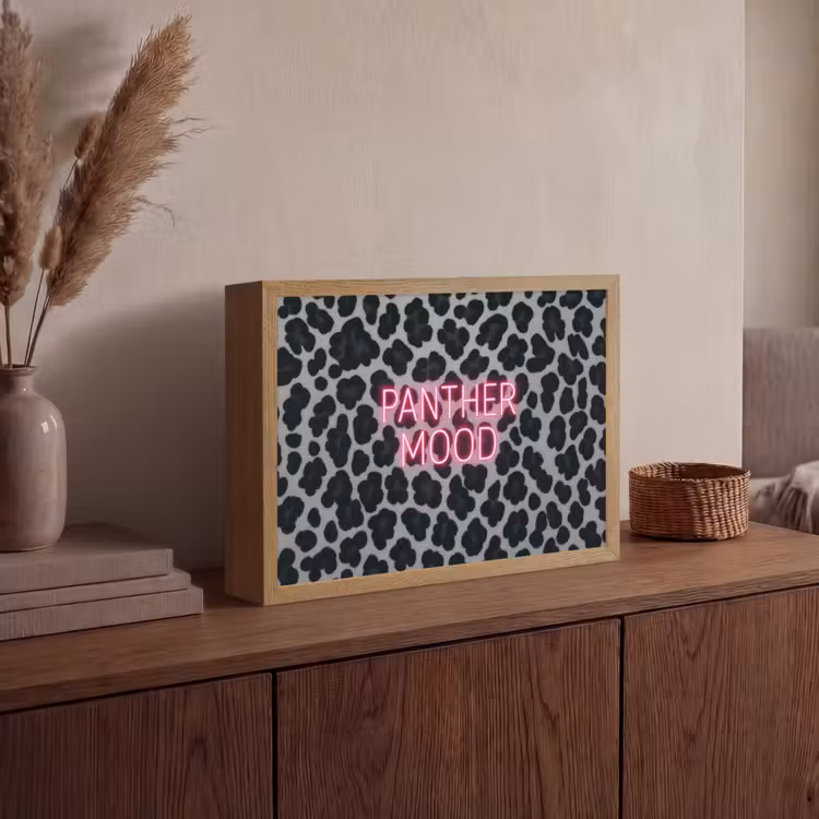 Panterprint - Zwart - Neonletters - Roze Light Box met batterij (Wandlamp) middel -sfeer2
