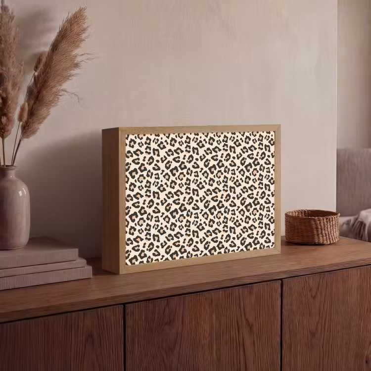 Panterprint - Patroon - Bruin Light Box met batterij (Wandlamp) middel 907 -sfeer2