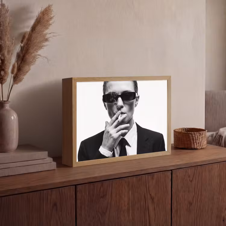 Portret - Pak - Roken - Zwart - Wit - Stoer Light Box met batterij (Wandlamp) middel -sfeer2