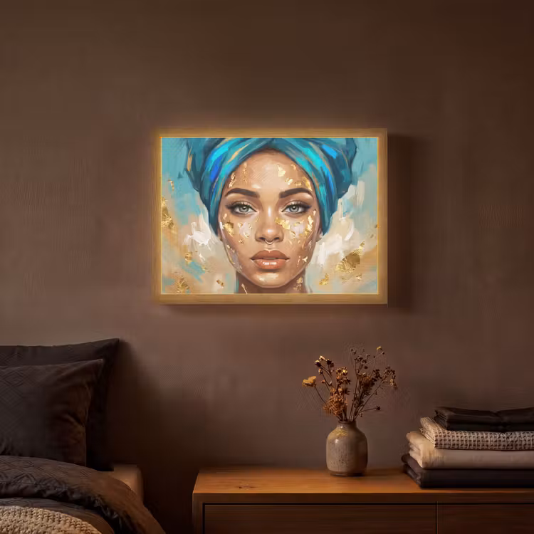 Portret - Vrouw - Schilderij - Blauw - Goud - Expressief Light Box met batterij (Wandlamp) middel -sfeer4