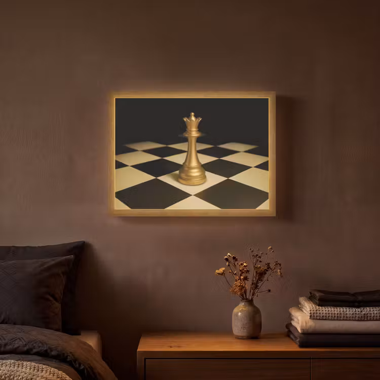 Koningin - Schaakstuk - Geblokt - Goud Light Box met batterij (Wandlamp) middel -sfeer4