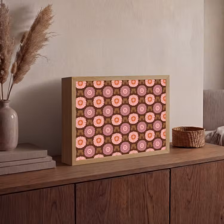 Retro - Madelief - Roze Light Box met batterij (Wandlamp) middel 907 -sfeer2