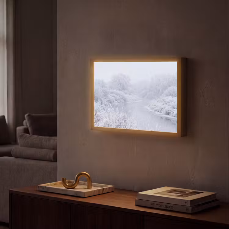Rivier - Sneeuw - Bos - Winter - Schilderachtig Light Box met batterij (Wandlamp) middel -sfeer1