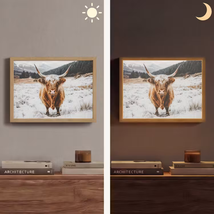 Schotse Hooglander - Landschap - Sneeuw - Bergen - Winter Light Box met batterij (Wandlamp) middel -sfeer3