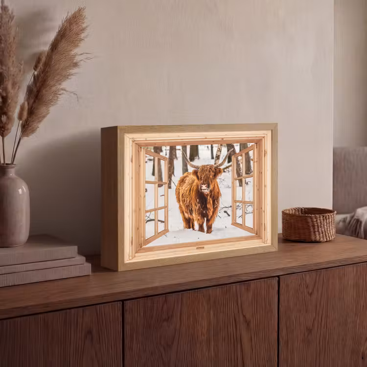 Schotse Hooglander - Winter - Landschap - Natuur - Dieren - Doorkijk Light Box met batterij (Wandlamp) middel -sfeer2