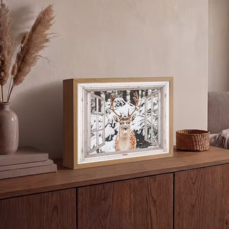 Doorkijk - Hert - Sneeuw - Winter - Bos - Dieren - Natuur Light Box met batterij (Wandlamp) middel -sfeer2