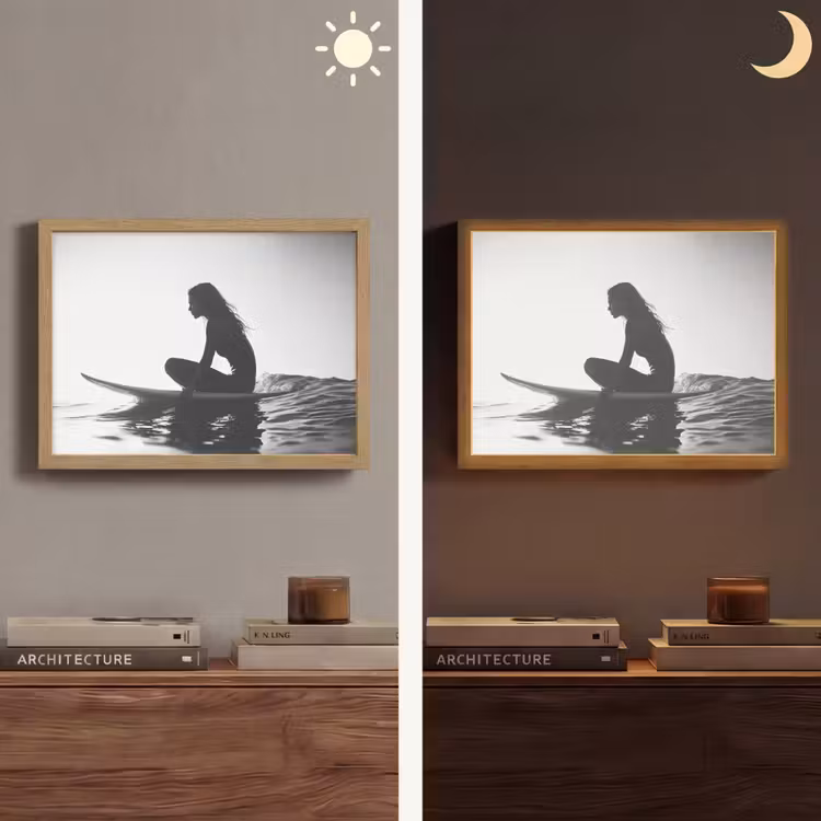 Silhouet - Vrouw - Surfplank - Water Light Box met batterij (Wandlamp) middel -sfeer3
