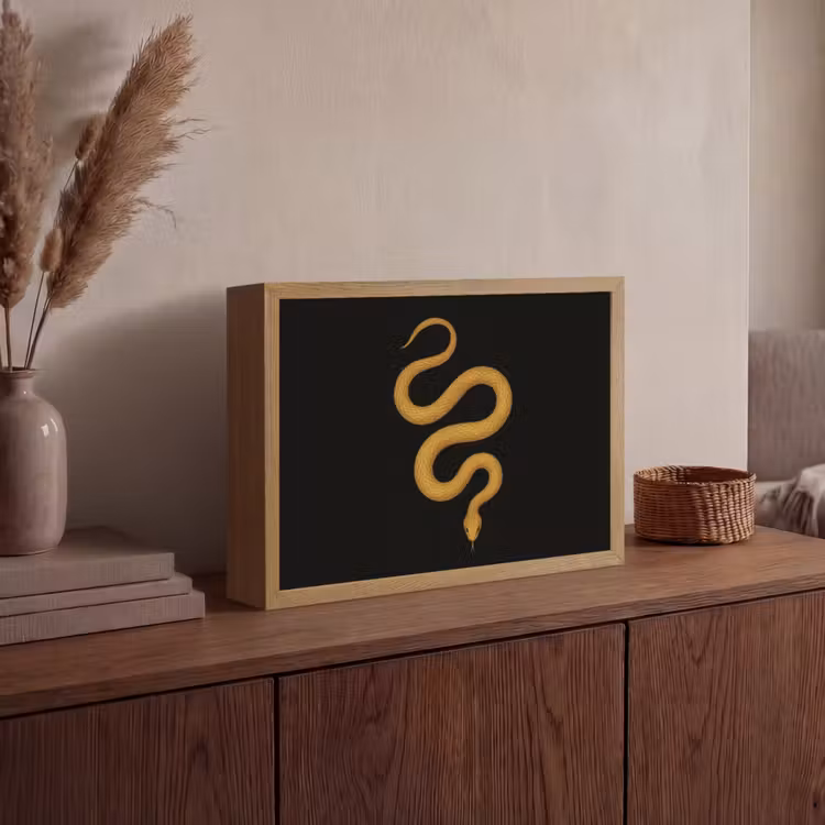 Slang - Minimalistisch - Goud Light Box met batterij (Wandlamp) middel -sfeer2