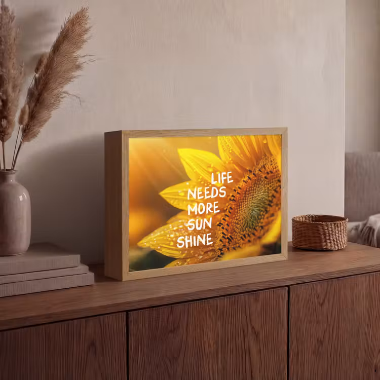 Zonnebloem - Close up - Geel - Quote Light Box met batterij (Wandlamp) middel -sfeer2