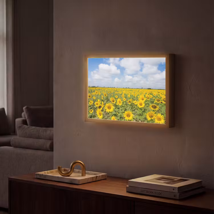 Zonnebloemen - Bloemen - Wolken - Natuur - Geel - Landschap Light Box met batterij (Wandlamp) middel -sfeer1