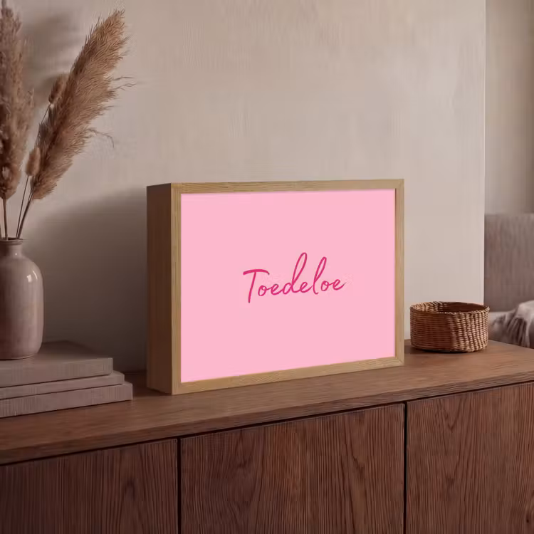 Toedeloe - Roze - Minimalistisch Light Box met batterij (Wandlamp) middel -sfeer2