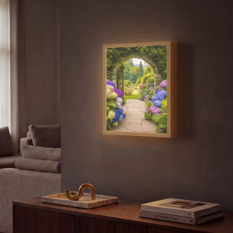 Doorkijk - Poort - Hortensia - Bloementuin Light Box met batterij (Wandlamp) middel -sfeer1