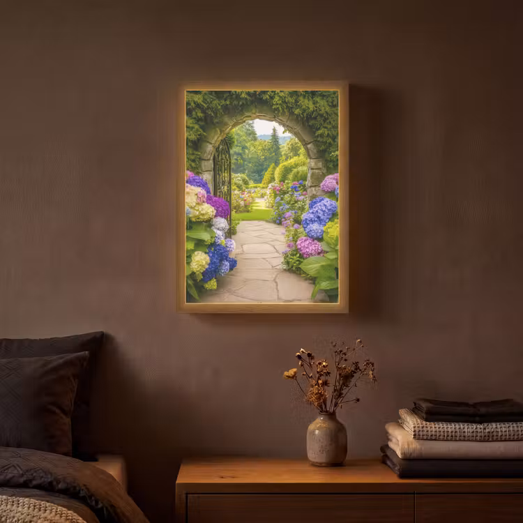 Doorkijk - Poort - Hortensia - Bloementuin Light Box met batterij (Wandlamp) middel -sfeer4