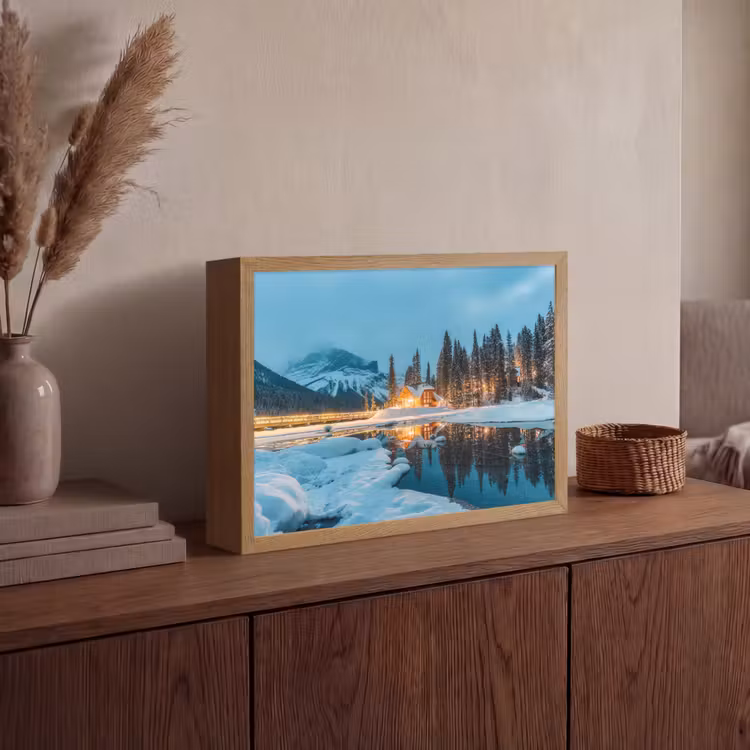 Winterlandschap - Natuur - Huis - Bergen - Sneeuw Light Box met batterij (Wandlamp) middel -sfeer2