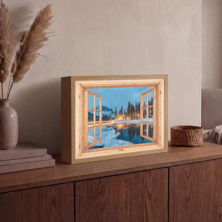 Winterlandschap - Natuur - Huis - Bergen - Doorkijk - Raam Light Box met batterij (Wandlamp) middel -sfeer2