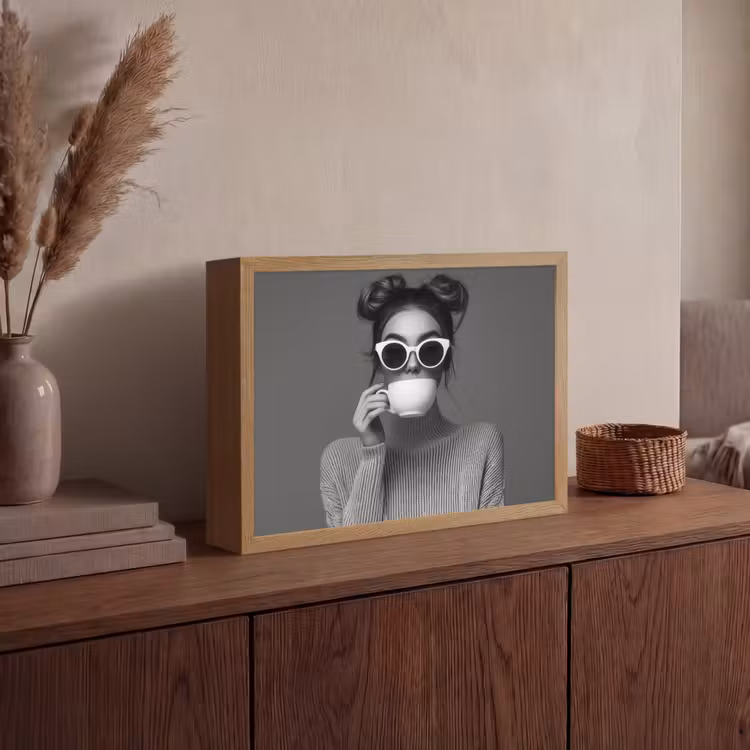 Vrouw - Koffie - Zwart - Wit Light Box met batterij (Wandlamp) middel -sfeer2