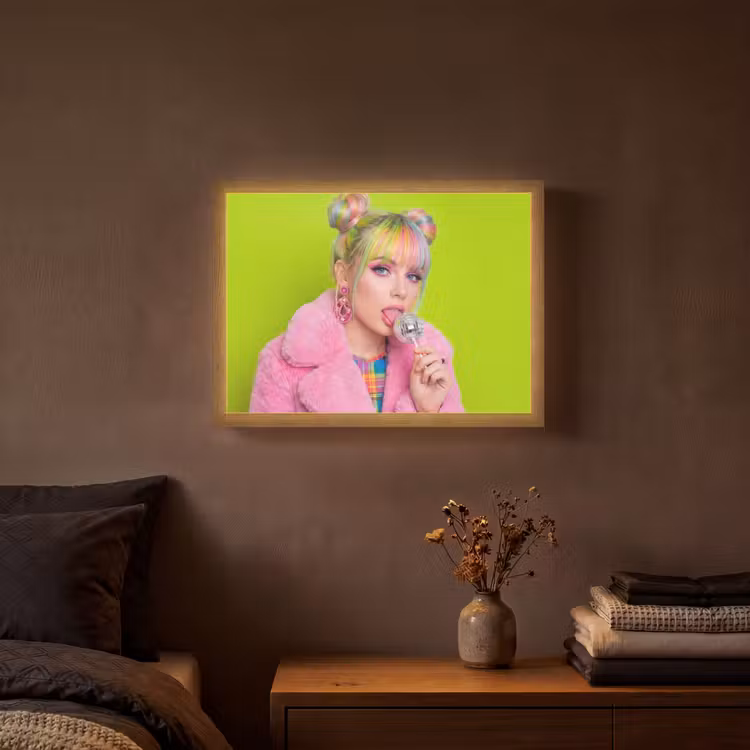 Vrouw - Kleurrijk haar - Pop art - Modern - Levendig Light Box met batterij (Wandlamp) middel -sfeer4
