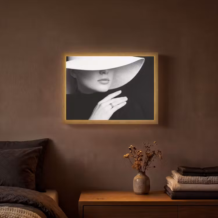 Vrouw - Hoed - Hand - Zwart - Wit - Klassiek Light Box met batterij (Wandlamp) middel -sfeer4