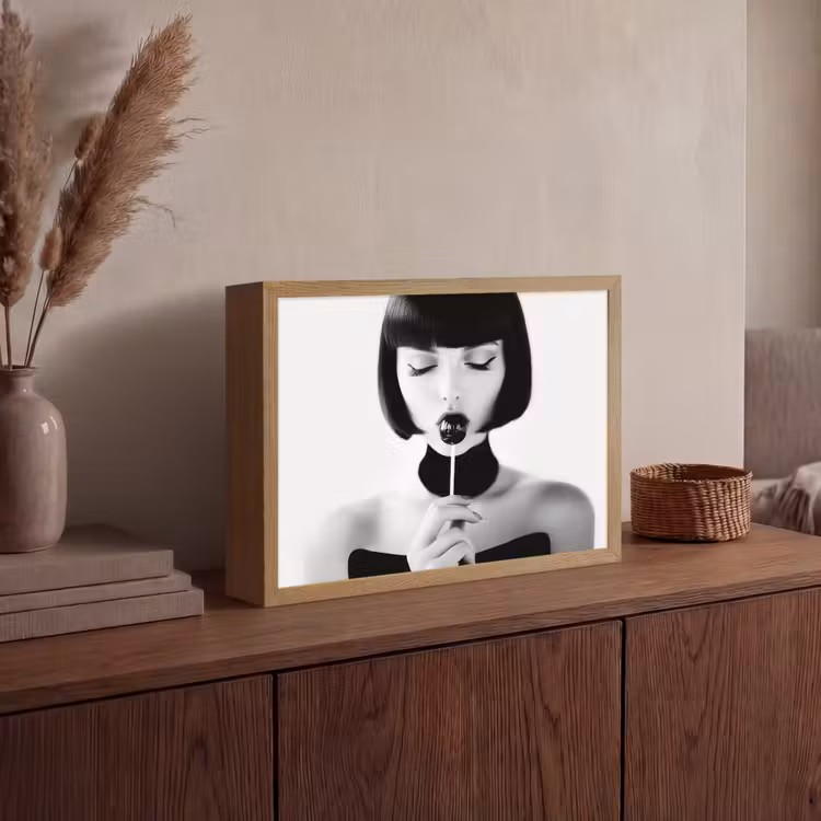 Vrouw - Lolly - Zwart - Wit Light Box met batterij (Wandlamp) middel -sfeer2
