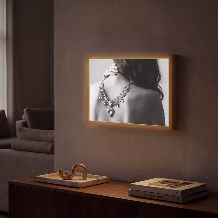 Vrouw - Ketting - Fashion - Zwart - Wit Light Box met batterij (Wandlamp) middel -sfeer1