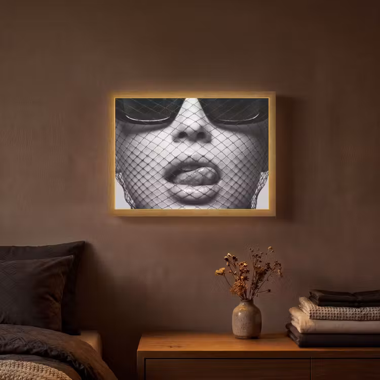 Vrouw - Net - Mysterieus - Zwart - Wit Light Box met batterij (Wandlamp) middel -sfeer4