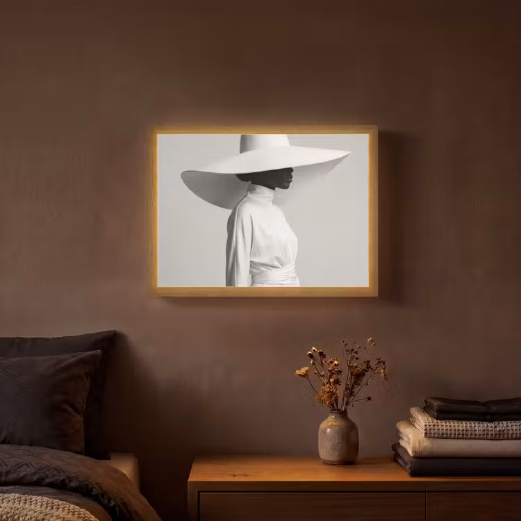 Vrouw - Profiel - Hoed - Zwart - Wit - Minimalistisch Light Box met batterij (Wandlamp) middel -sfeer4
