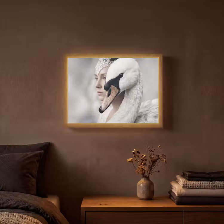 Vrouw - Zwaan - Wit Light Box met batterij (Wandlamp) middel -sfeer4