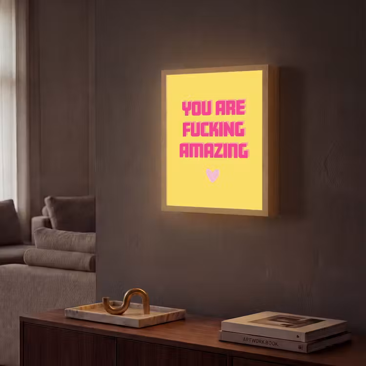 Geel - Valentijn - Tekst Light Box met batterij (Wandlamp) middel -sfeer1