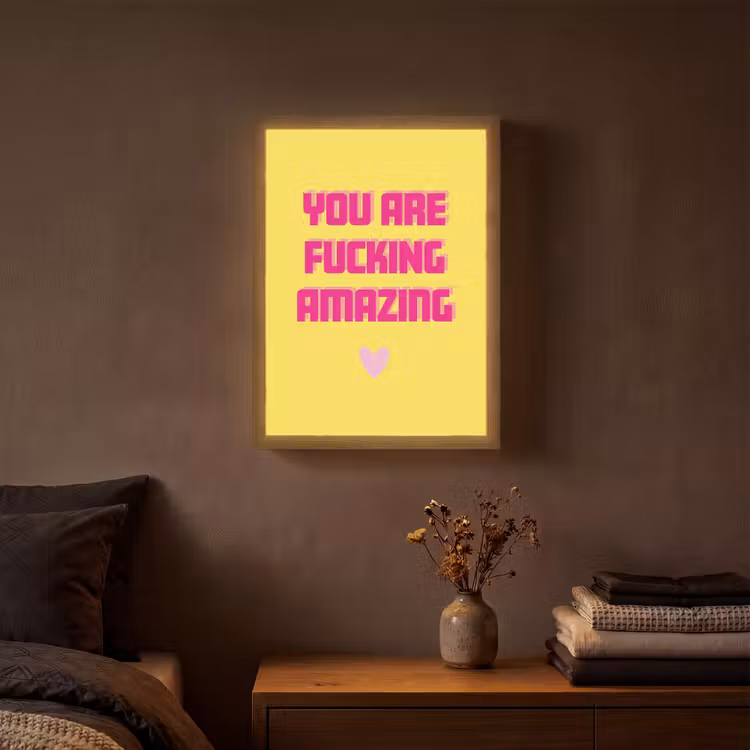Geel - Valentijn - Tekst Light Box met batterij (Wandlamp) middel -sfeer4