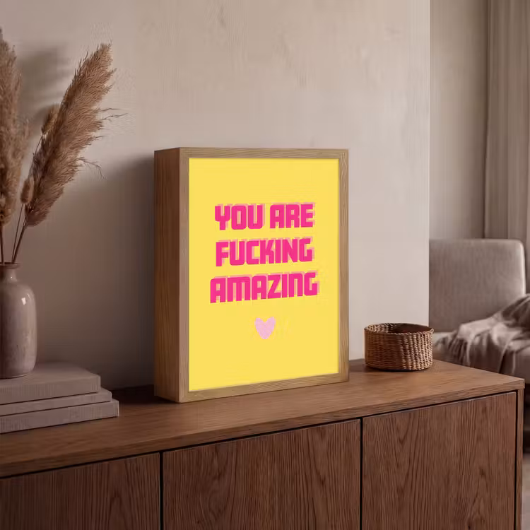 Geel - Valentijn - Tekst Light Box met batterij (Wandlamp) middel -sfeer2